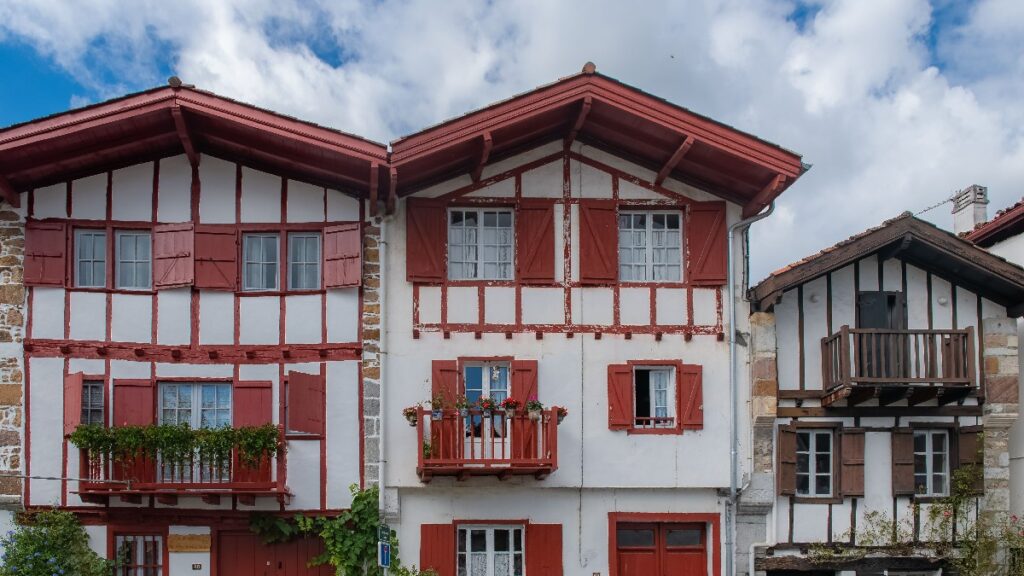 Cómo afecta el clima del norte (Bizkaia) a cubiertas y fachadas